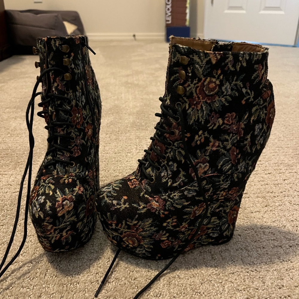 Floral wedges